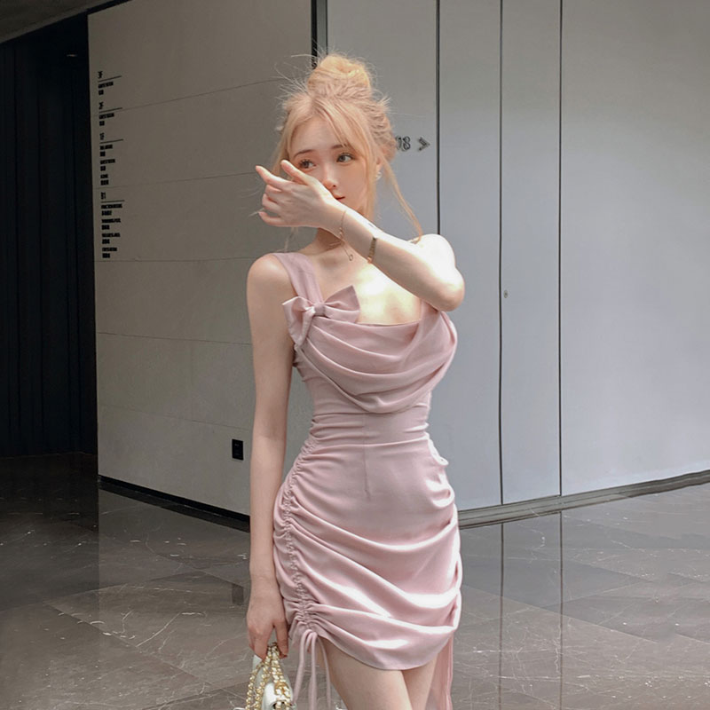夏季新款时尚纯欲不规则肩带荡领褶皱飘带包臀连衣裙抽绳吊带裙子