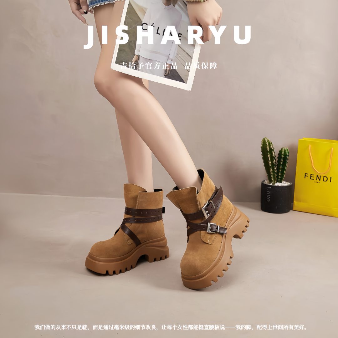 加肥加宽大码女鞋秋冬新款一脚蹬磨砂牛皮皮带双扣马丁靴厚底加绒
