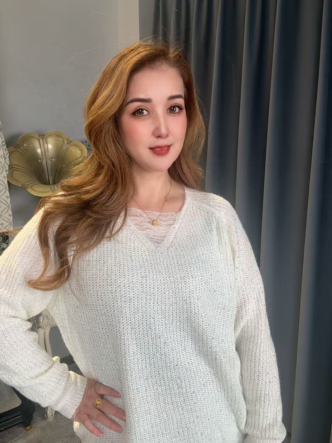 针织烫钻极简风长袖毛针织衫时尚毛衣网红圆领针织百搭秋冬