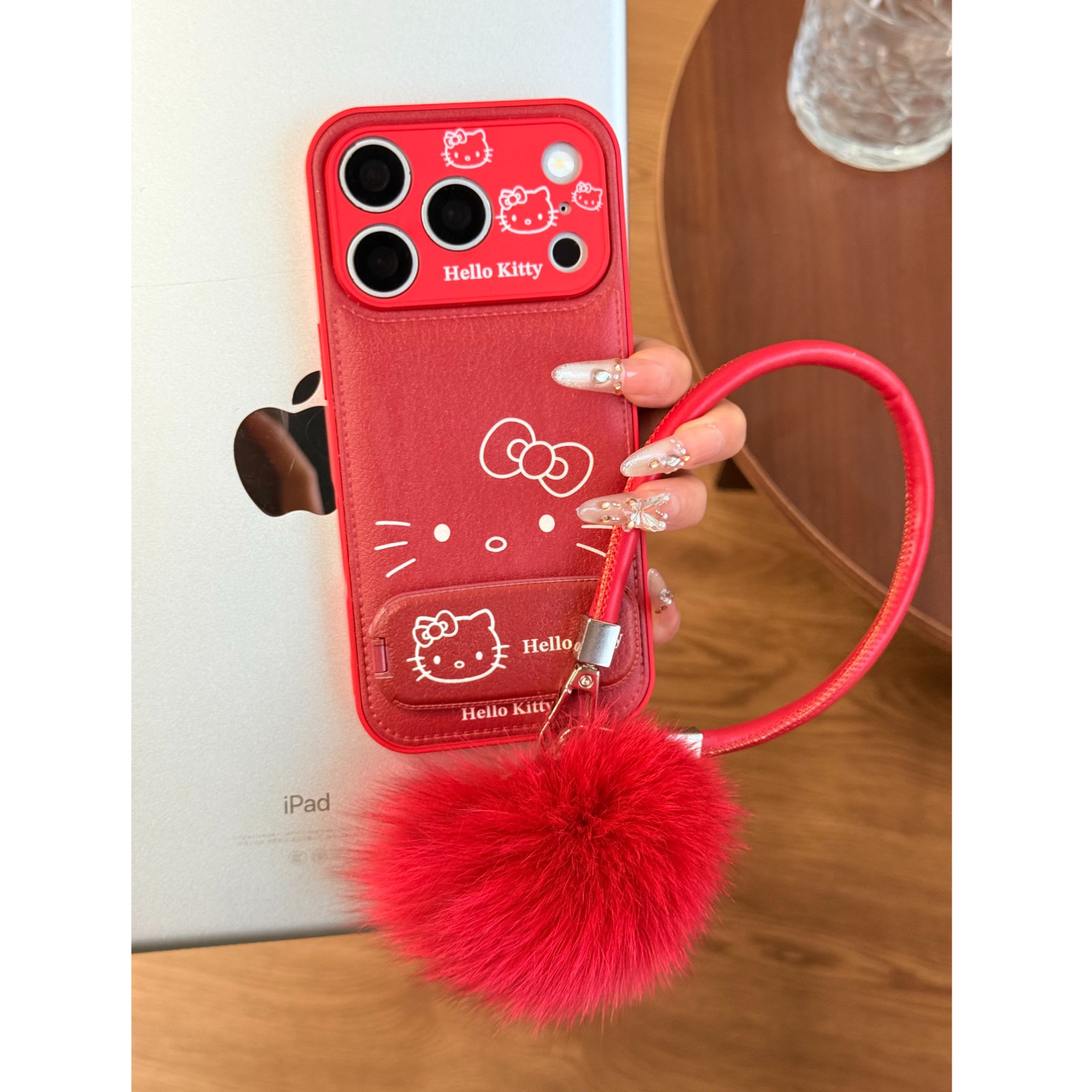 精孔新年红色kt线条手机壳适用iPhone17promax16毛绒挂件支架镜面