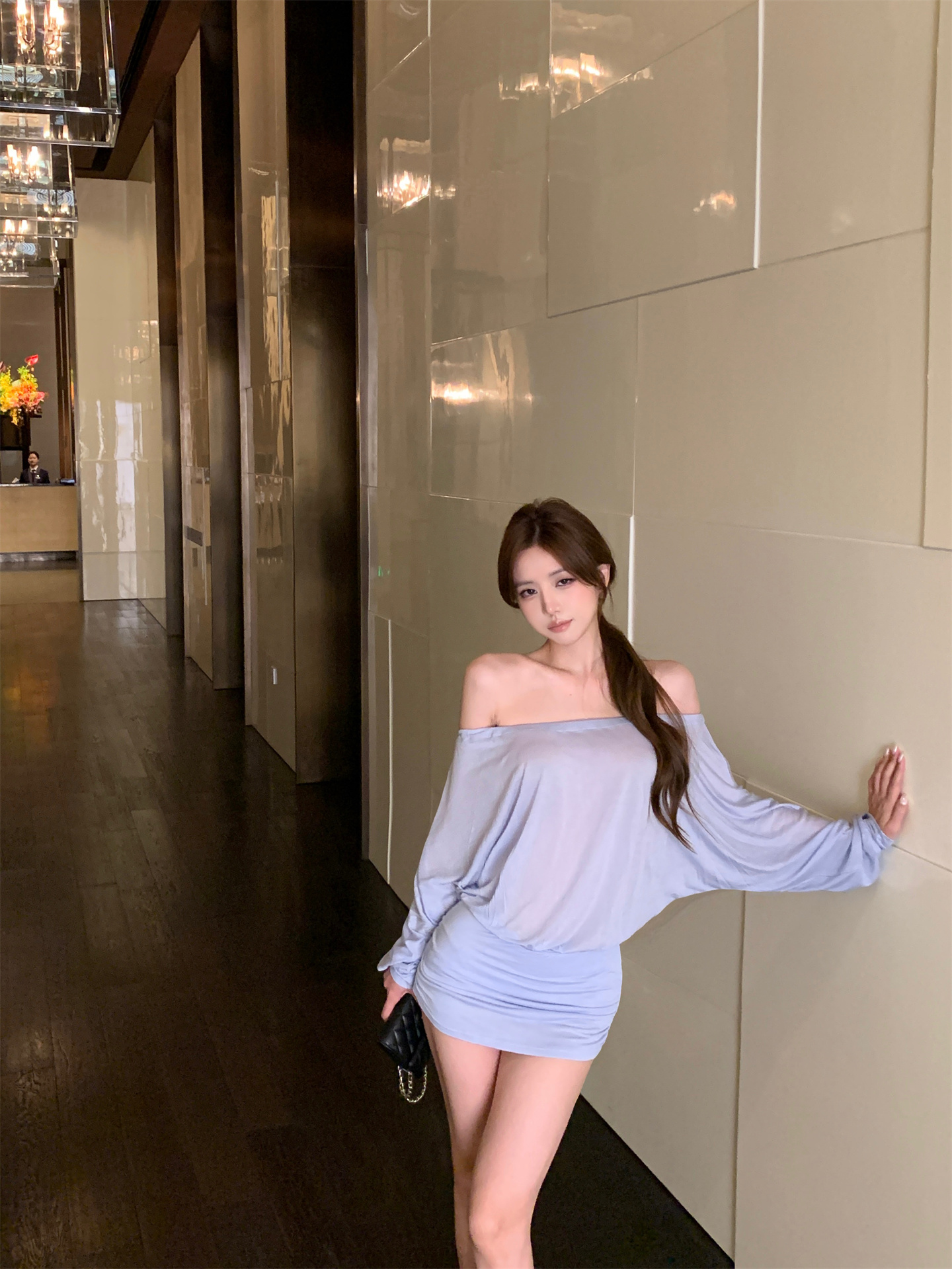 一字肩纯欲长袖连衣裙女秋季浅蓝色露背收腰裙子时尚显瘦包臀短裙
