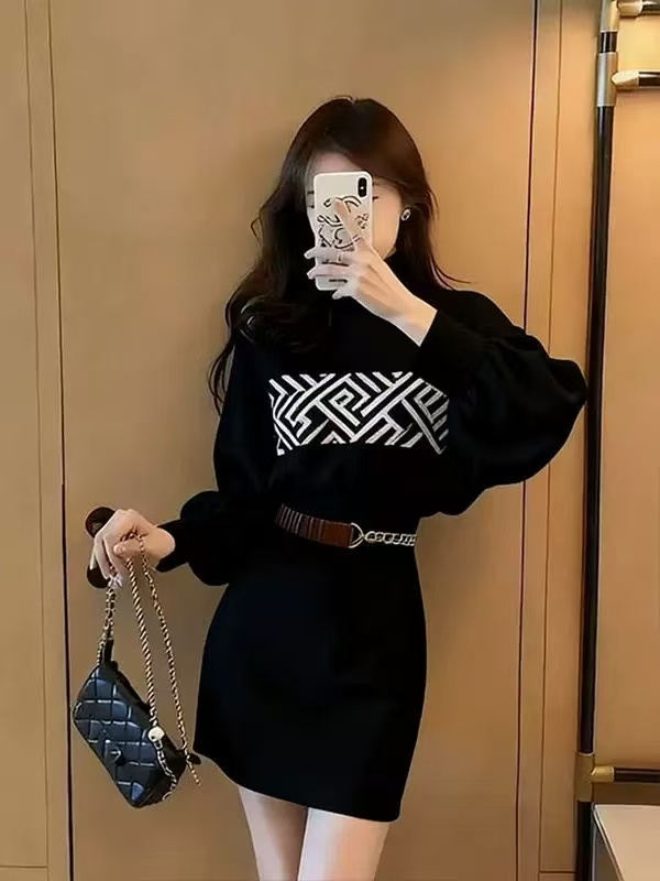 Z322法式黑色卫衣连衣裙女新款爆款秋季小个子轻熟风气质收腰短裙