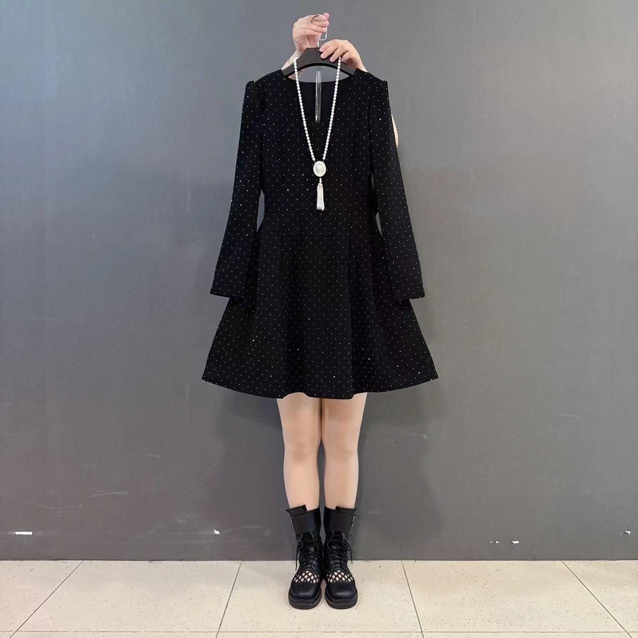 胖MM早秋新款重工烫钻V领满天星气质轻奢风连衣裙