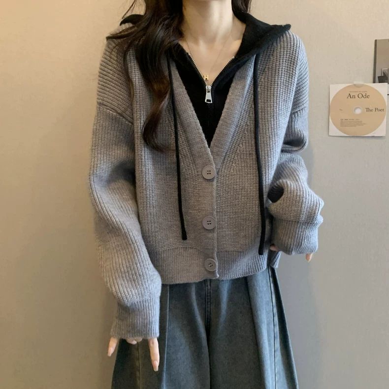 今年流行短款连帽毛衣外套女秋大码胖显瘦假两件针织开衫上衣