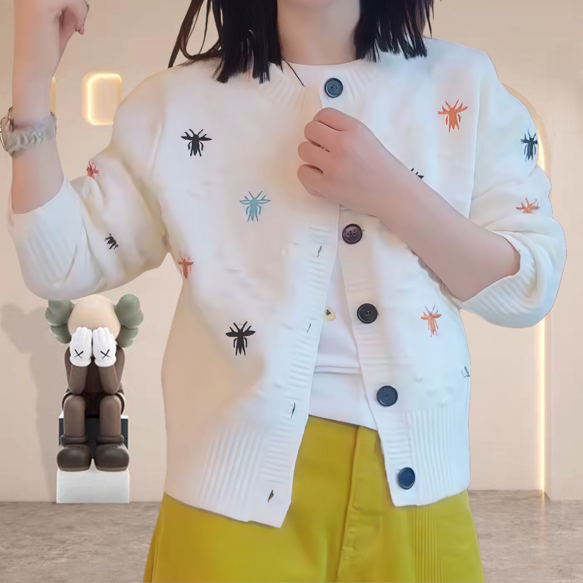 2025秋冬季新款刺绣彩色蜜蜂针织休闲开衫新款时尚洋气百搭女装