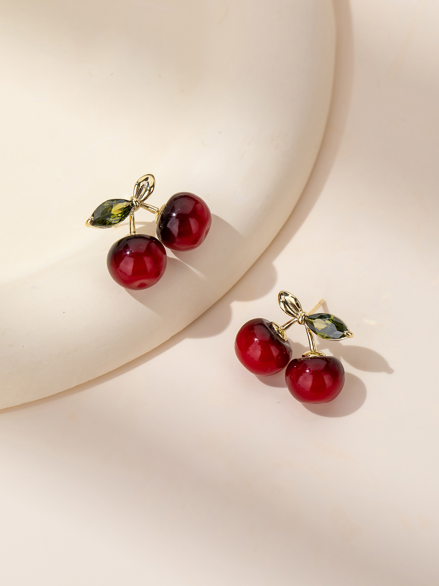 铜合金耳饰 秋冬红色樱桃耳饰女耳钉好看耳环新款高级感精美耳坠