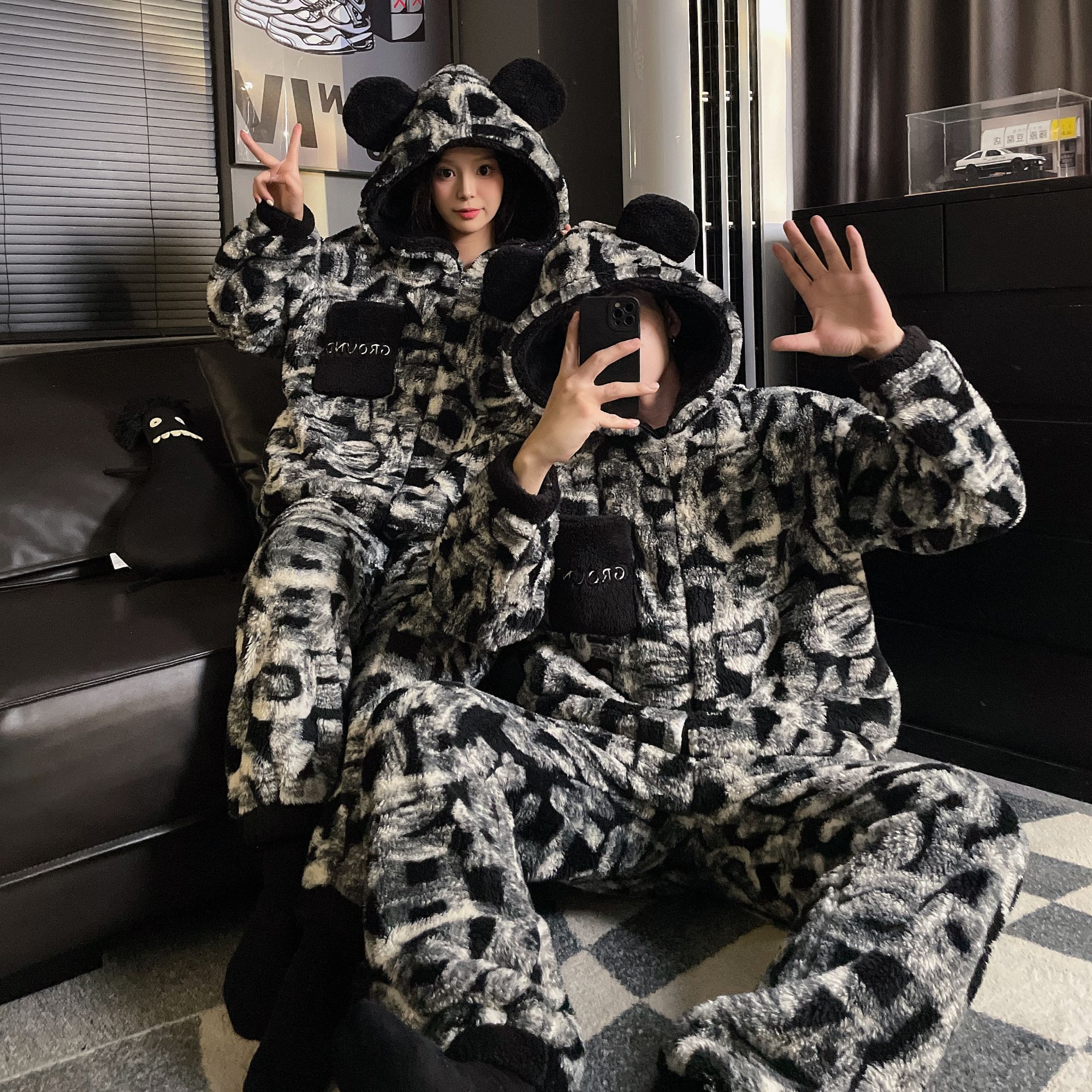 卡通情侣睡衣珊瑚绒冬季宽松保暖加厚加绒连帽冬天可外穿家居服秋