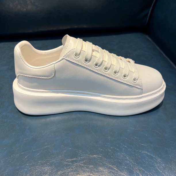 百搭时尚男士小白鞋四季春秋系带厚底休闲板鞋潮流韩版真皮潮鞋