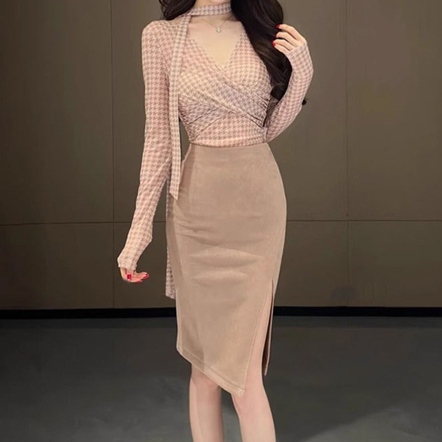 纯欲交叉领网纱印花打底衫女2025春季御姐风高腰开叉包臀裙套装
