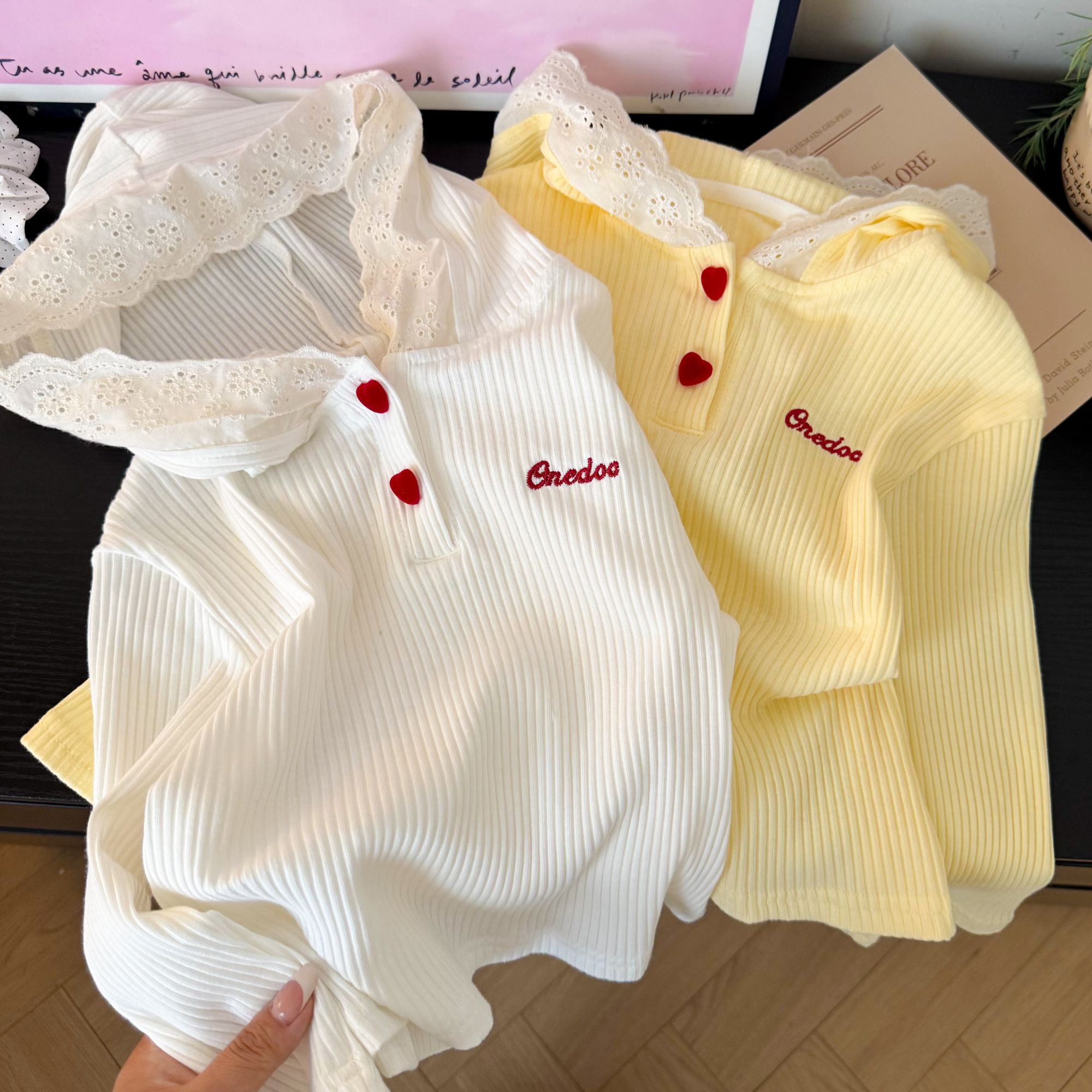 童装2025秋季新款女童韩版爱心扣花边连帽衫T恤洋气蕾丝打底衫潮