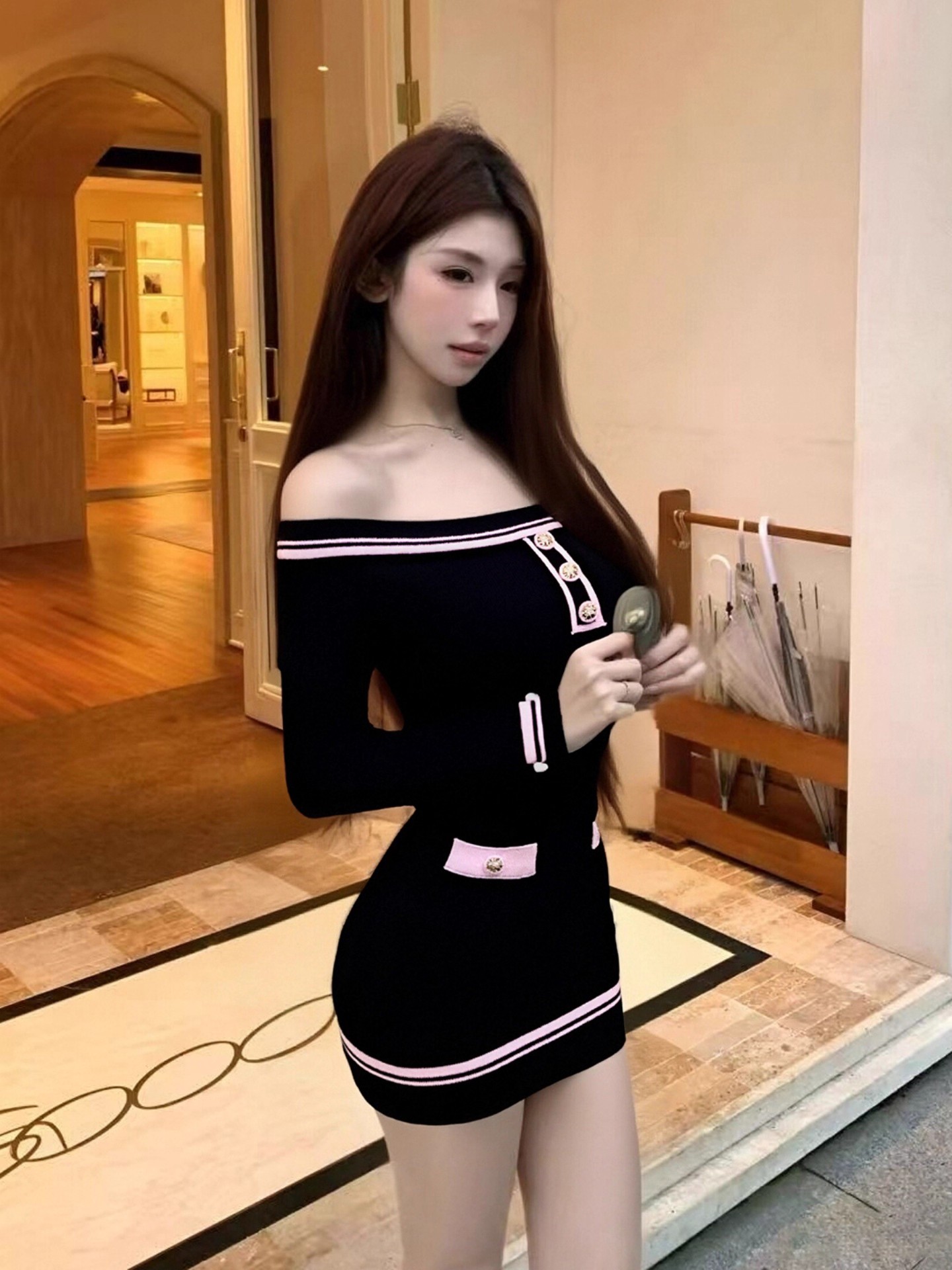 黑色一字肩针织长袖连衣裙女早秋季气质修身小香风收腰包臀短裙子