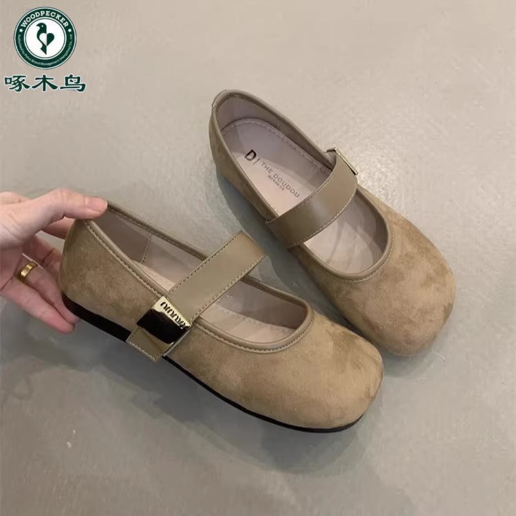 啄木鸟韩系气质优雅绒面单鞋女2025新款金属扣圆头显瘦软底芭蕾鞋