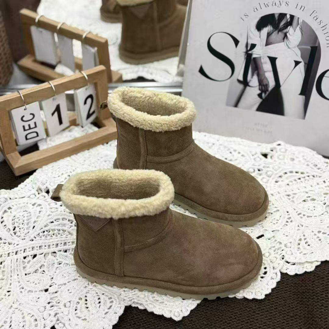 韩版2025秋冬新款真皮百搭超轻加棉短靴显瘦轻便舒服二棉雪地靴女