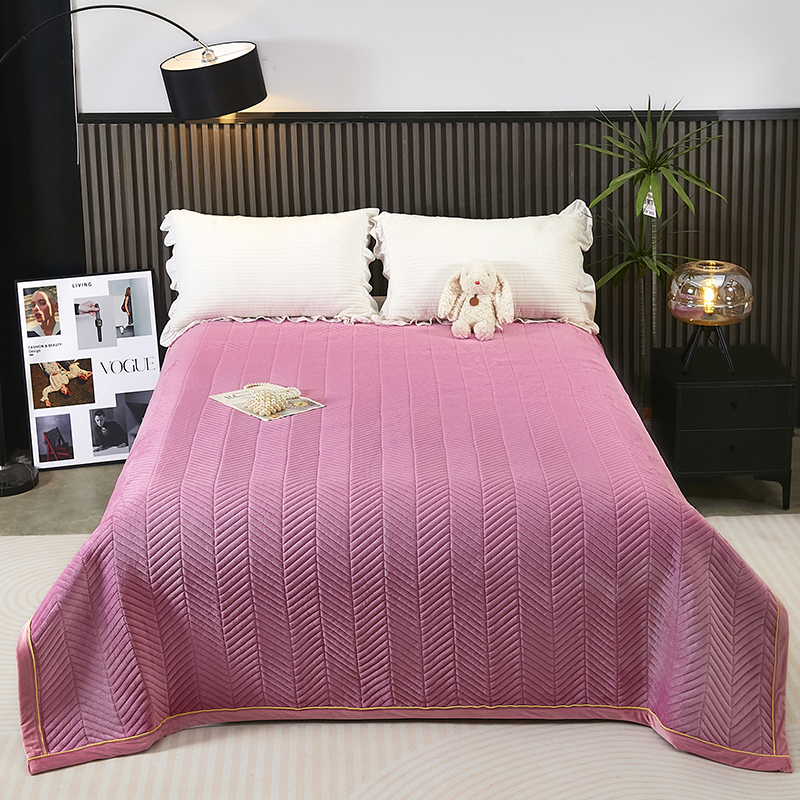 纯色牛奶绒加厚床盖保暖毯子