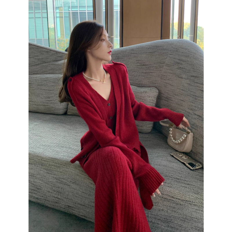 今年流行的潘多拉红套装女秋季新款小香风高级感冬季毛衣裙两件套