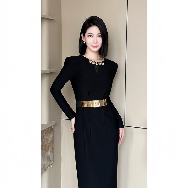 格娜秋季新款长袖高级感时尚气质小众黑色轻奢修身显瘦连衣裙
