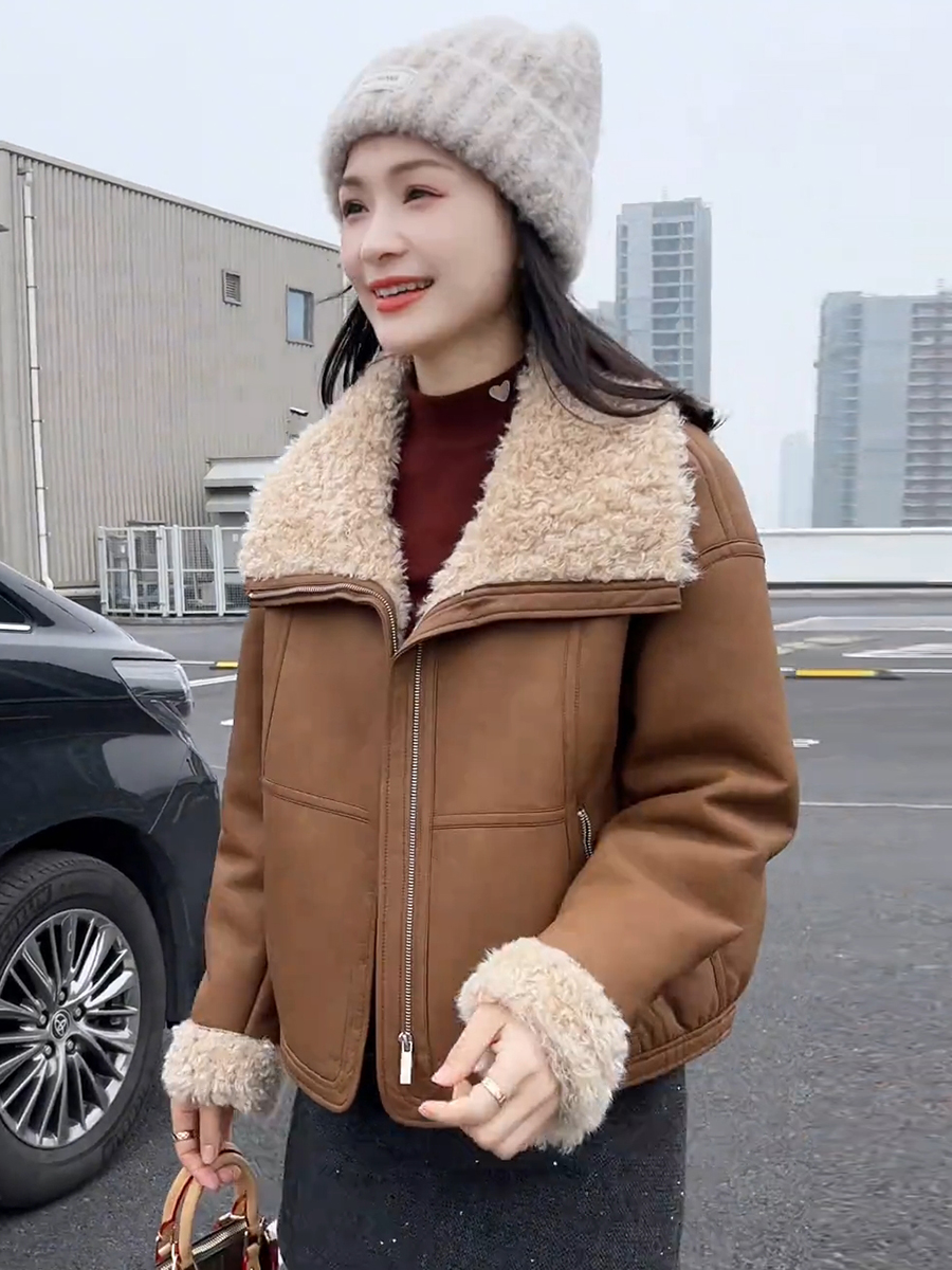 时尚翻领短款外套女2025冬季新款加绒加厚小个子皮毛一体机车夹克