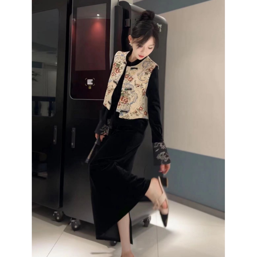 套装女2025冬季新款高级感新中式国风盘扣马甲外套+半身裙三件套