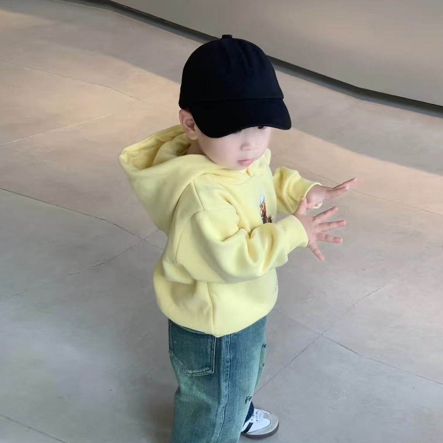 韩版童装男童秋装牛仔裤儿童2025新款宝宝时髦简约黄色连帽套头衫