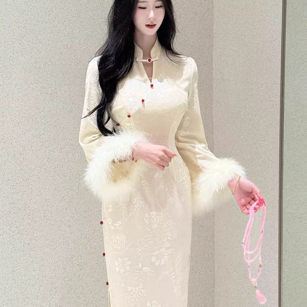 中式加绒加厚旗袍2025年新款温柔珠光长款显瘦修身连衣裙冬季