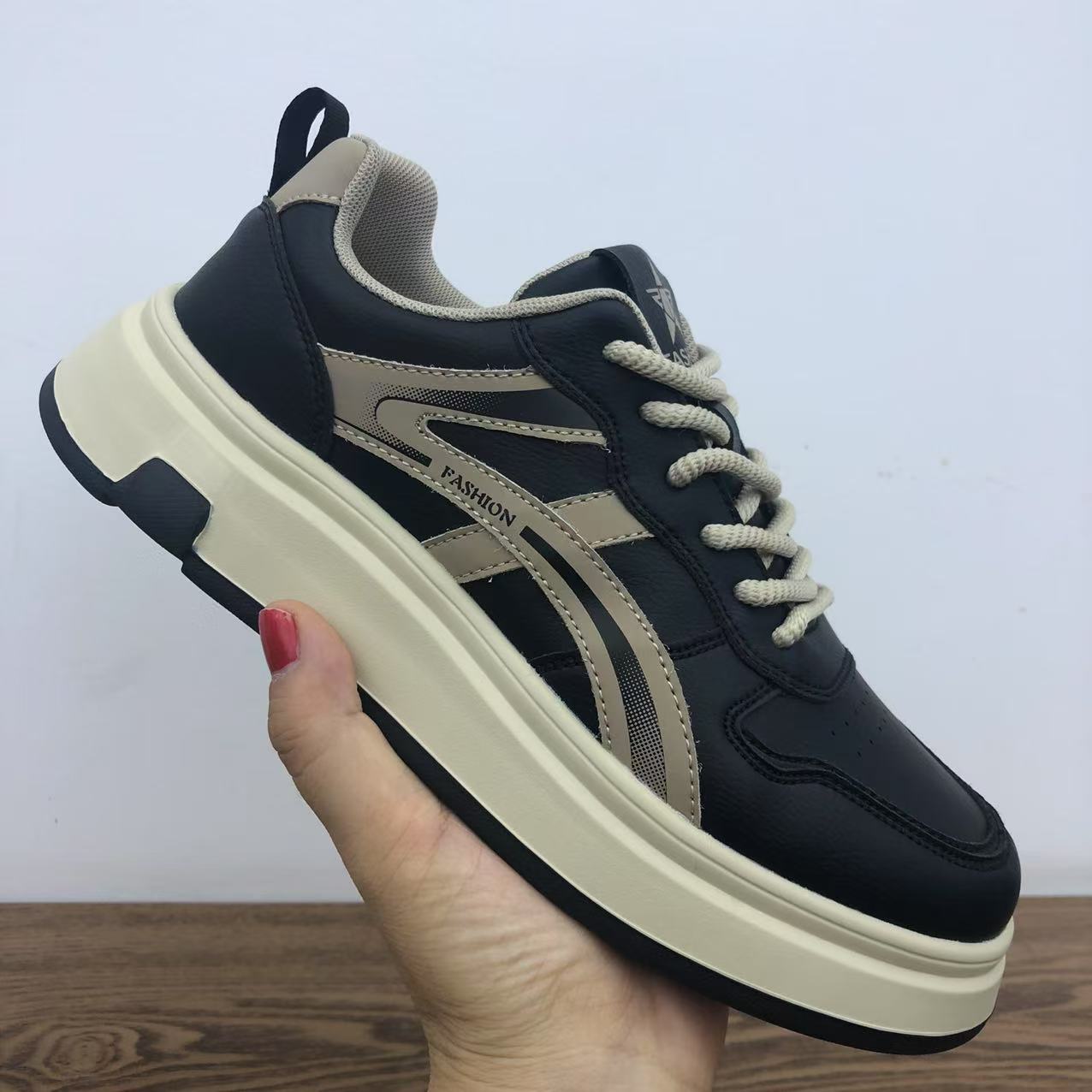 小白鞋百搭轻便男士运动鞋潮鞋男款秋季休闲鞋舒适洋气韩版新款