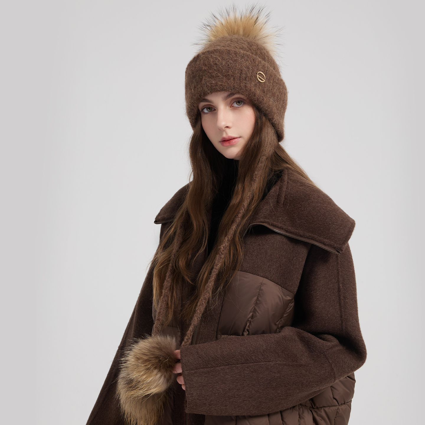 kenmont/卡蒙【达人】女秋冬针织羊驼毛复古拼接护耳帽貉子毛球帽