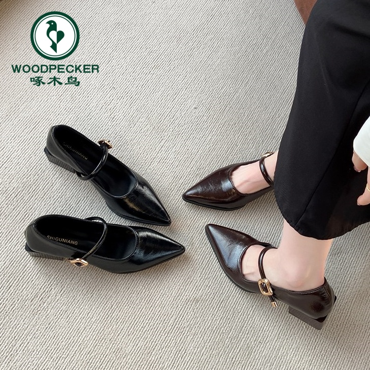 啄木鸟黑色尖头单鞋女2025新款一字扣带复古粗跟浅口玛丽珍鞋子女