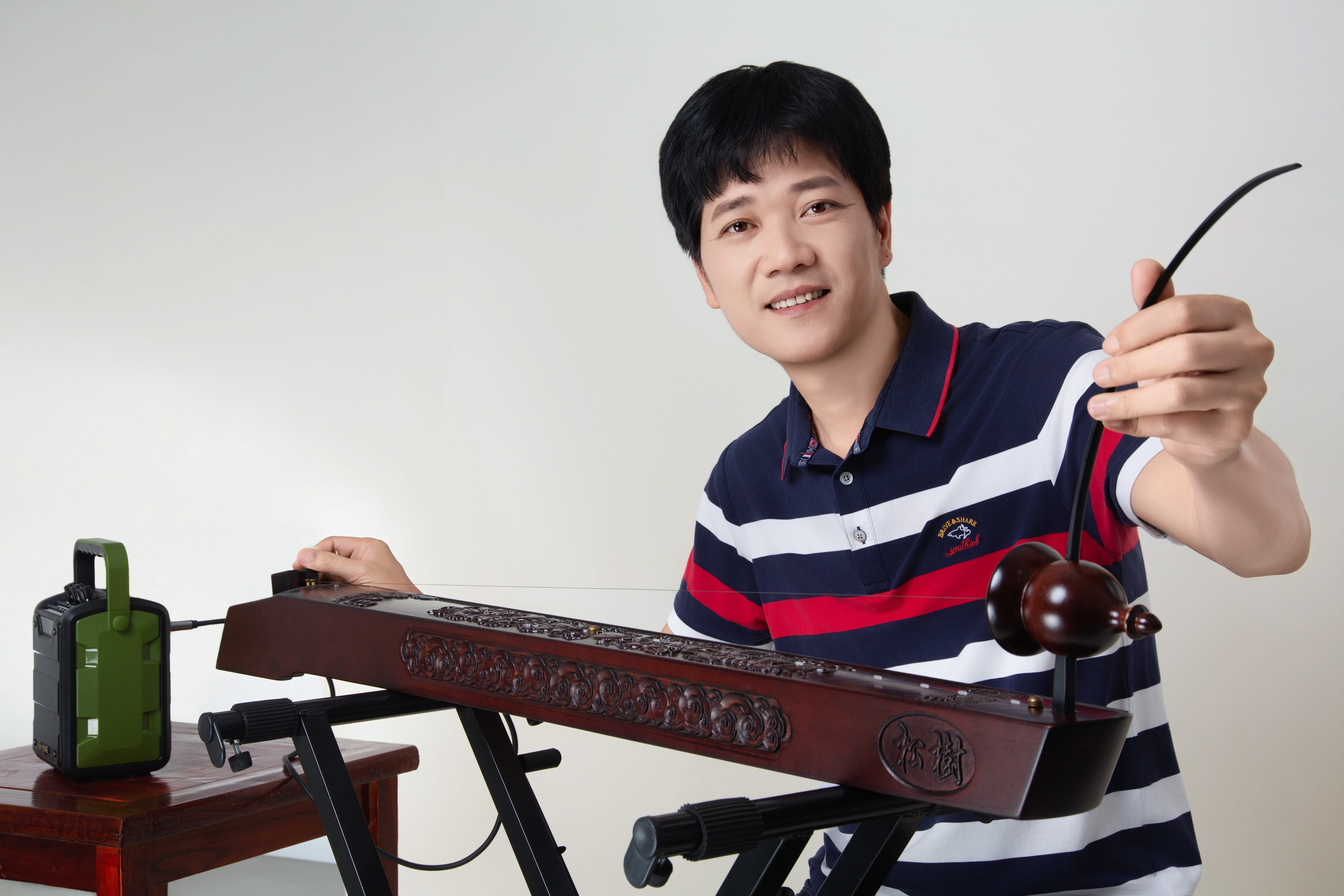 独弦琴-松树升级版：（琴，琴弦，拨片，琴架，音响，连接线，琴包）