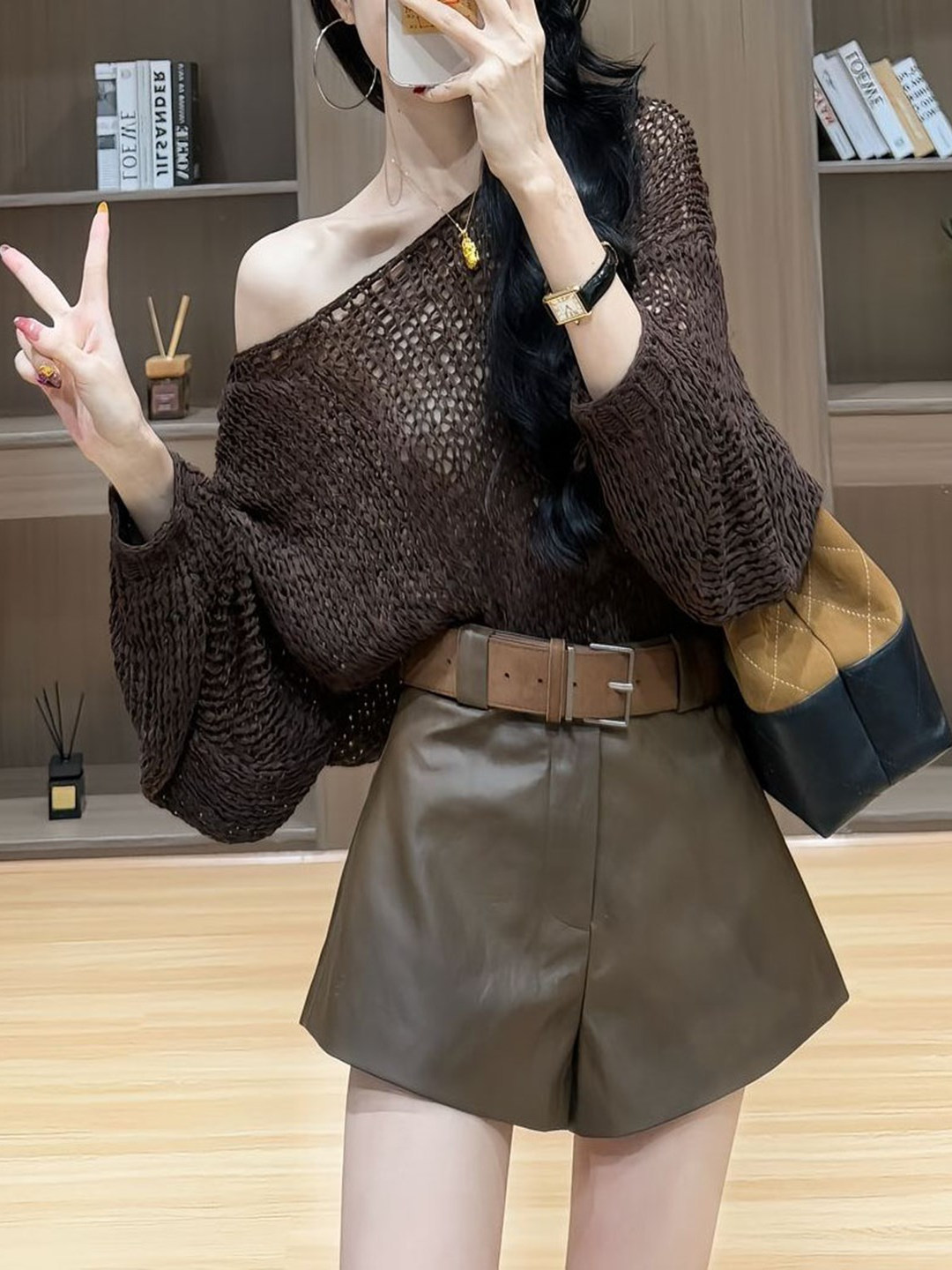 秋装搭配一整套高级感独特超好看小香风咖色镂空针织衫短裤套装女