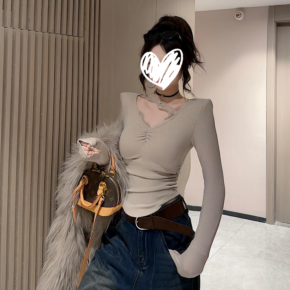 V领磨毛蕾丝花边长袖T恤女2025秋冬新款纯欲辣妹带内搭女打底衫