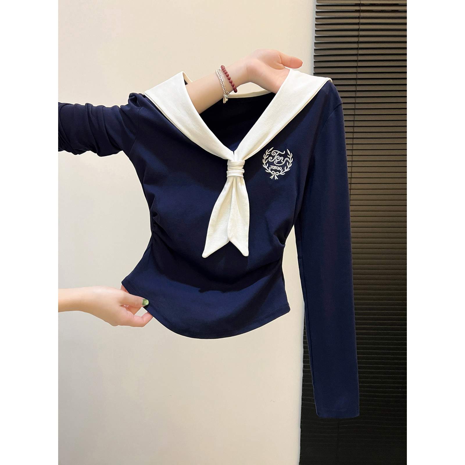 法式学院风海军领撞色披肩打底衫女早秋内搭辣妹褶皱收腰长袖上衣