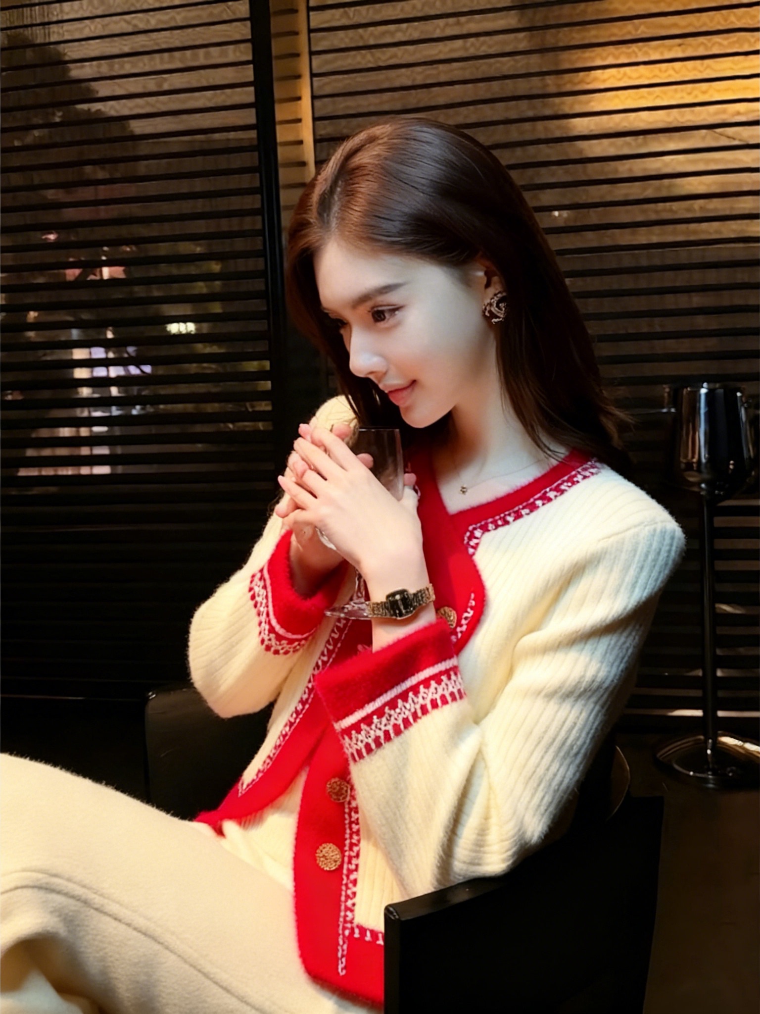 高级感慵懒松弛感休闲时尚百搭简约宽松撞色上衣女2025冬毛衣开衫