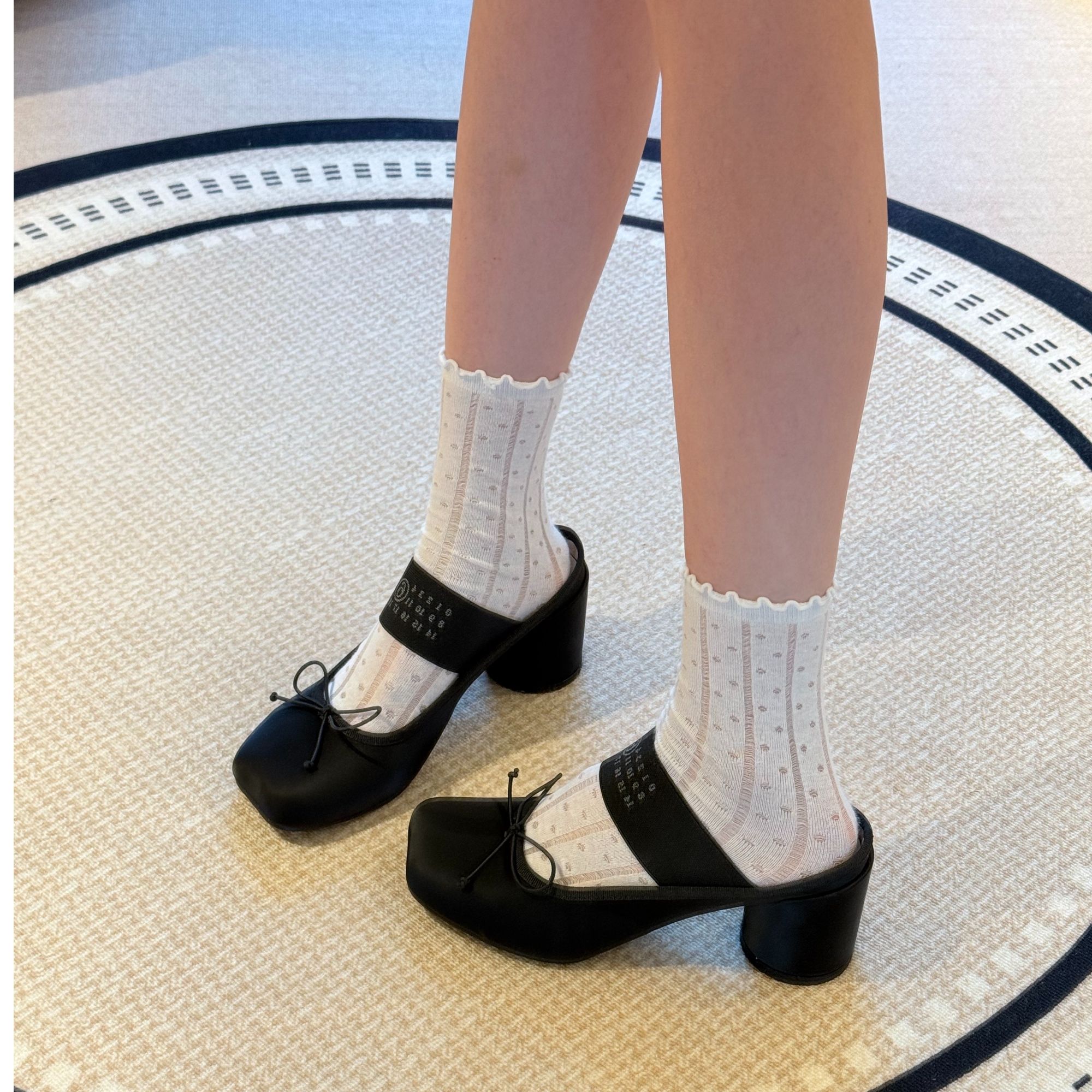 Jennie同款苹果头M62025新款百搭玛丽珍绸缎芭蕾舞粗跟包头女单鞋