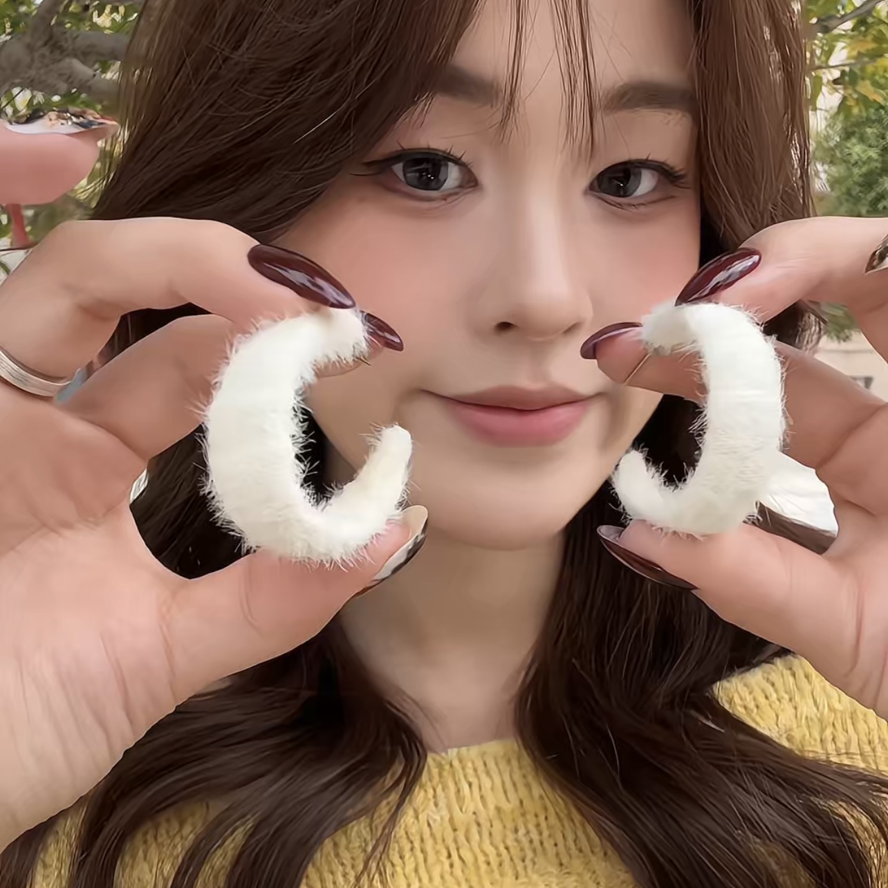 铜合金耳饰 秋冬季毛绒圆圈耳环女氛围感轻奢小众设计感高级耳钉