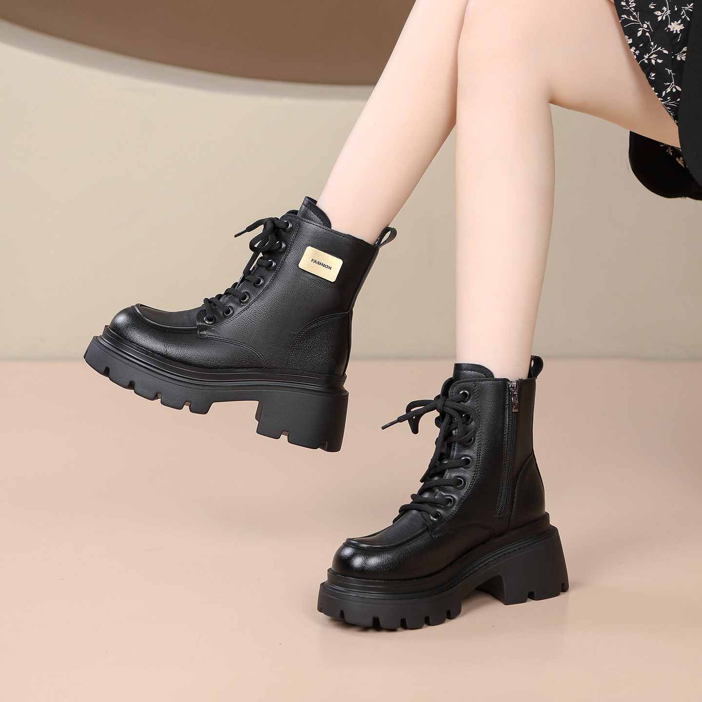 爆款厚底马丁靴女款显瘦增高英伦风2025春秋新款黑色增高短靴