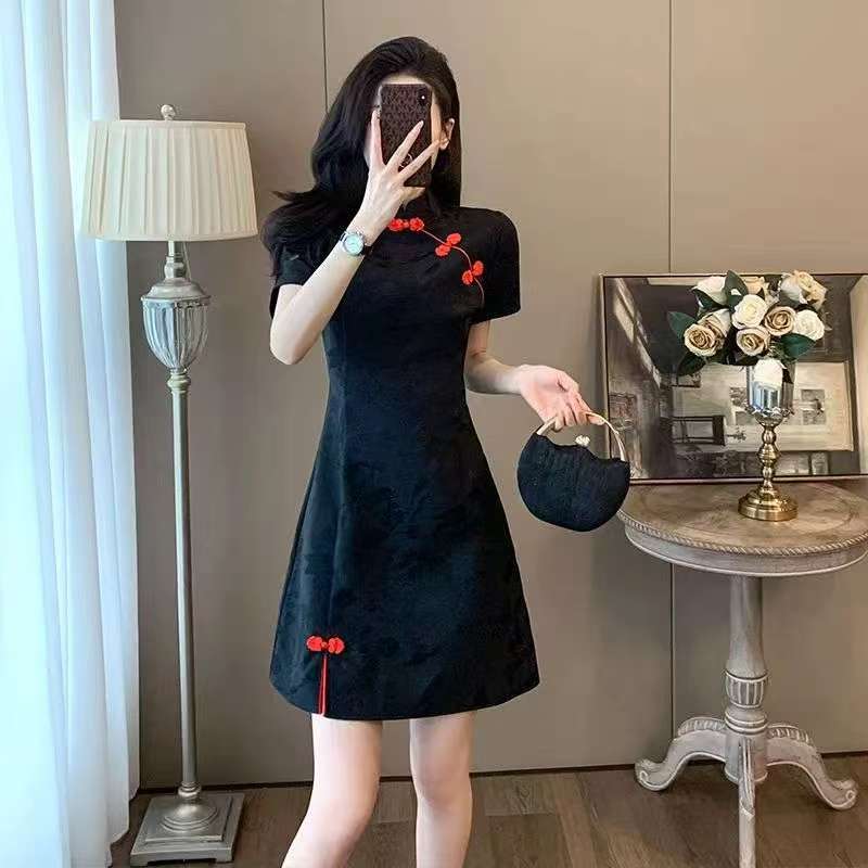 唯衣家四季时尚百搭休闲连衣裙