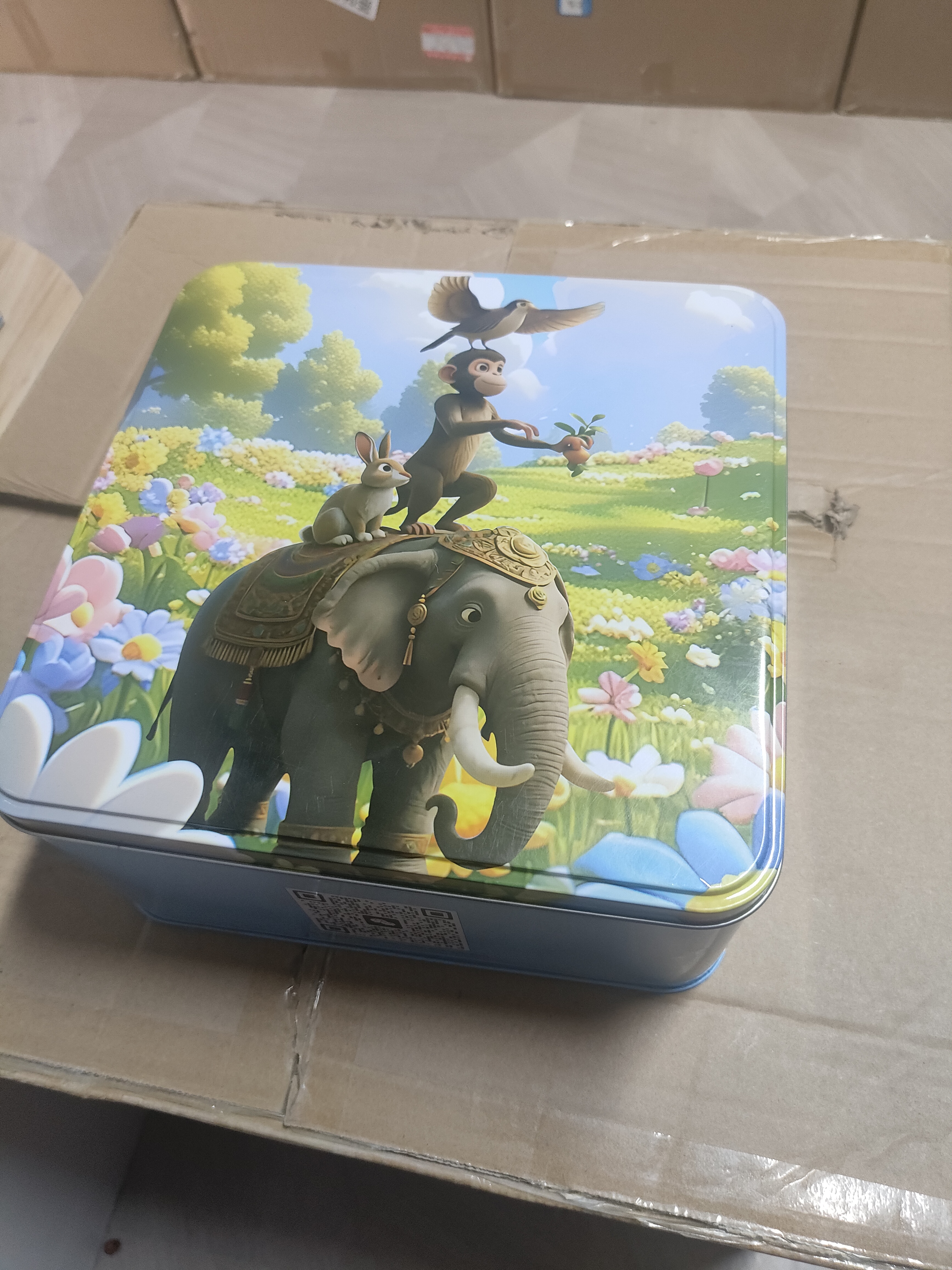 装干果的铁盒也可以装饼干