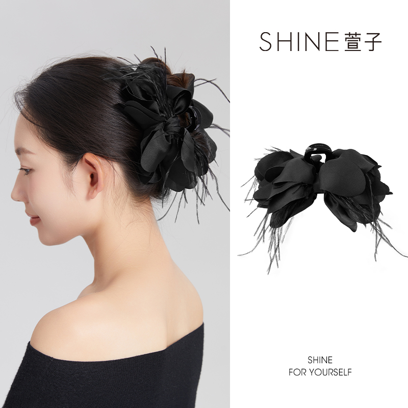 萱子萱子时尚花瓣羽毛抓夹灵动飘逸秋冬氛围感修饰头型