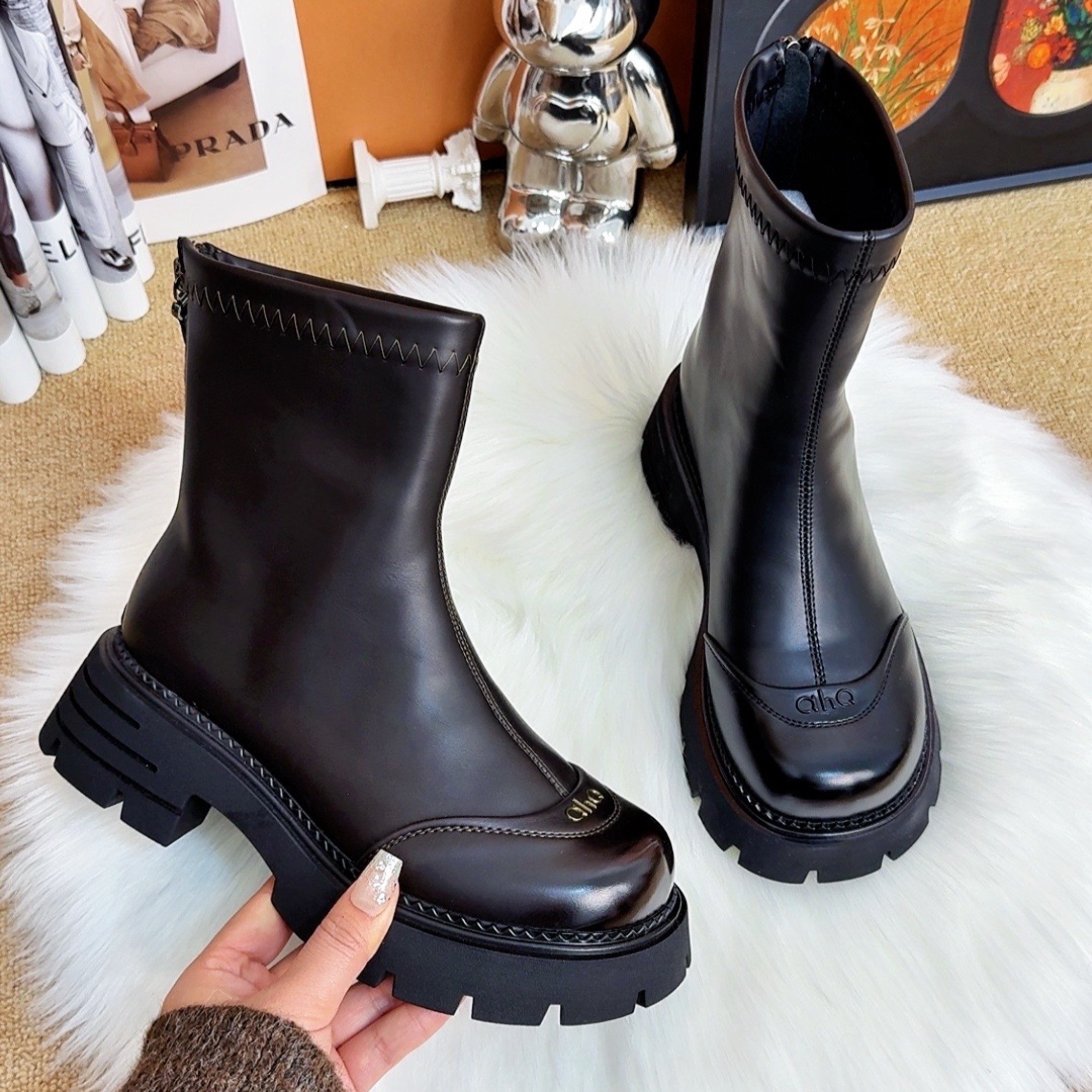 圆头平底马丁靴女2025新款秋冬季瘦瘦靴百搭软底后拉链加绒短靴子