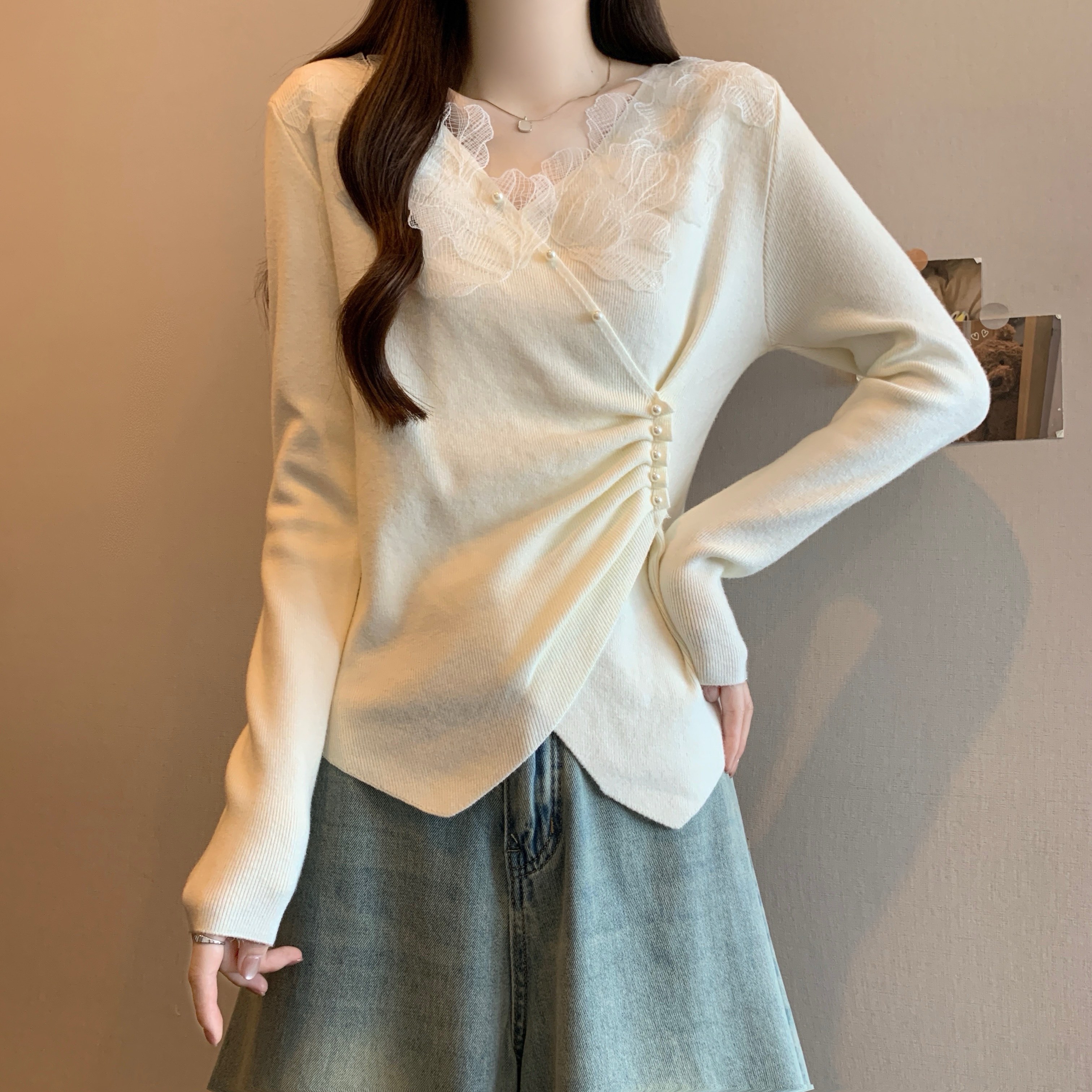 法式复古蕾丝边V领不规则针织衫女秋冬胖MM遮肚子修身显瘦打底衫