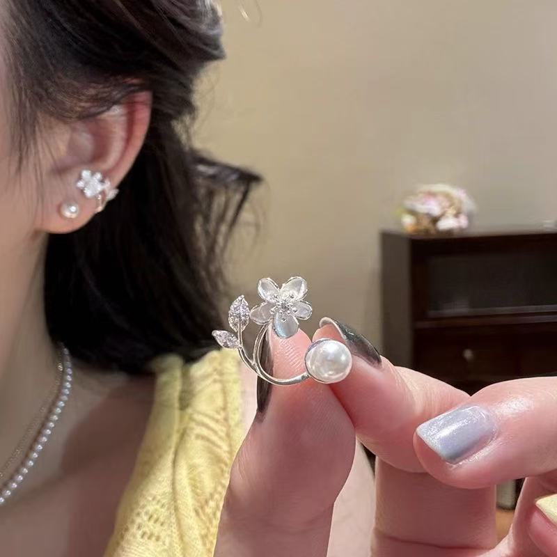 925银针时尚小清新花朵珠珠耳钉女精致耳扣小巧设计百搭爆款耳环