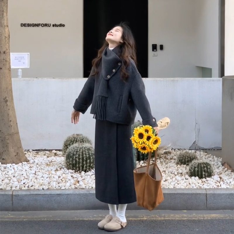 灰色毛呢套装女秋冬时髦宽松百搭可拆卸围巾呢子外套半身裙两件套