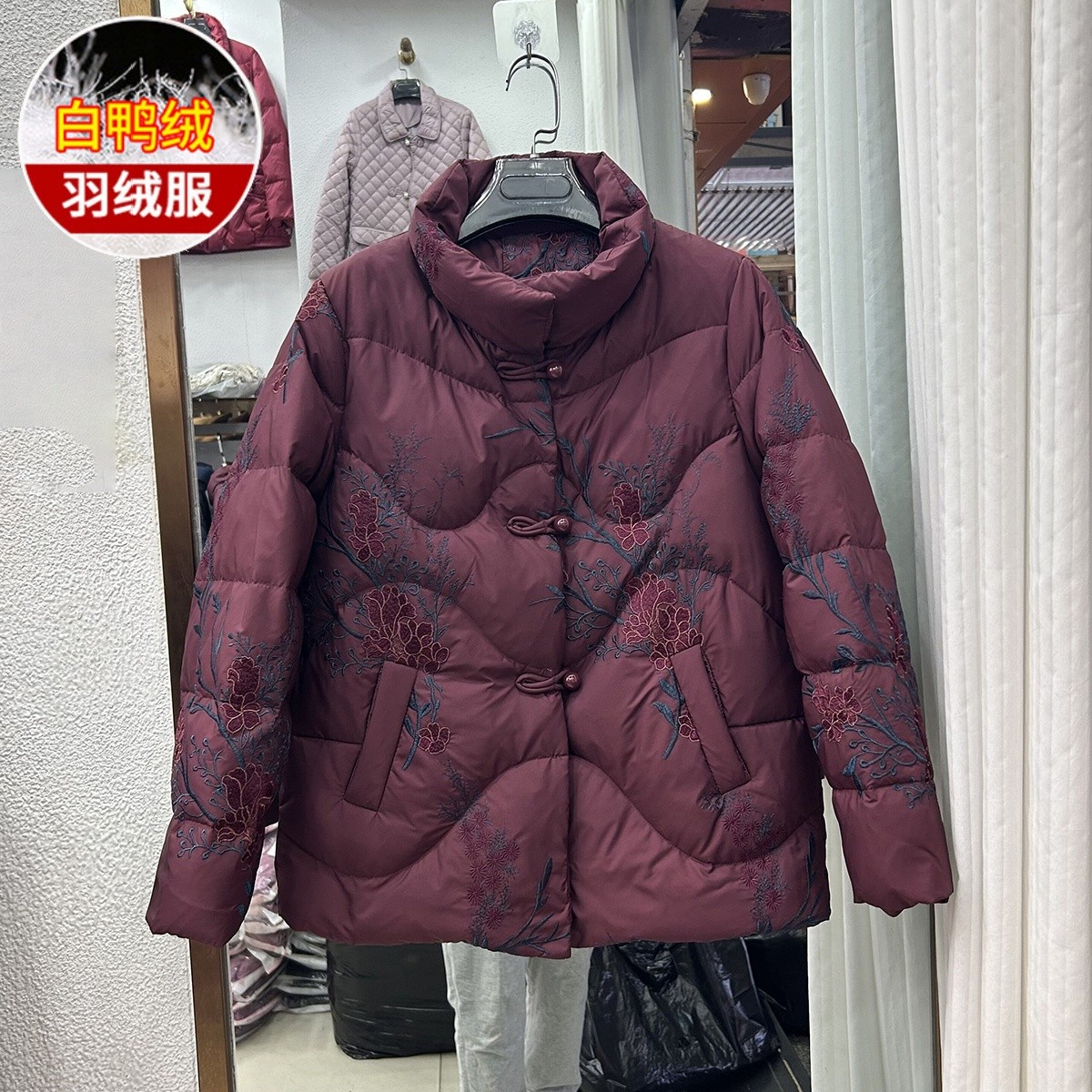 中老年人羽绒服女士短款奶奶装绣花衣服妈妈秋冬季保暖棉服外套