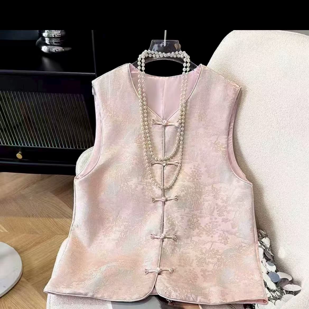 秋冬款缎面山水画盘扣马夹