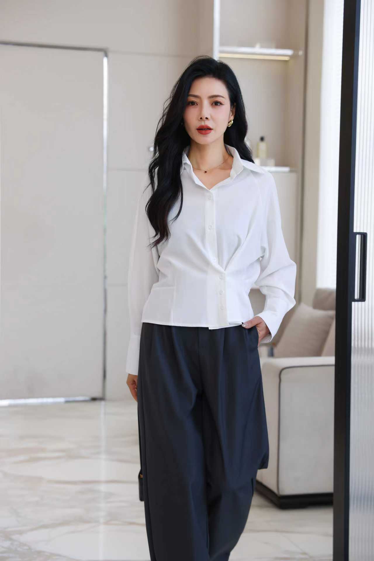 小众炸街痞帅衬衫女2025新款女轻奢高级感奢减龄洋气正肩春季上衣