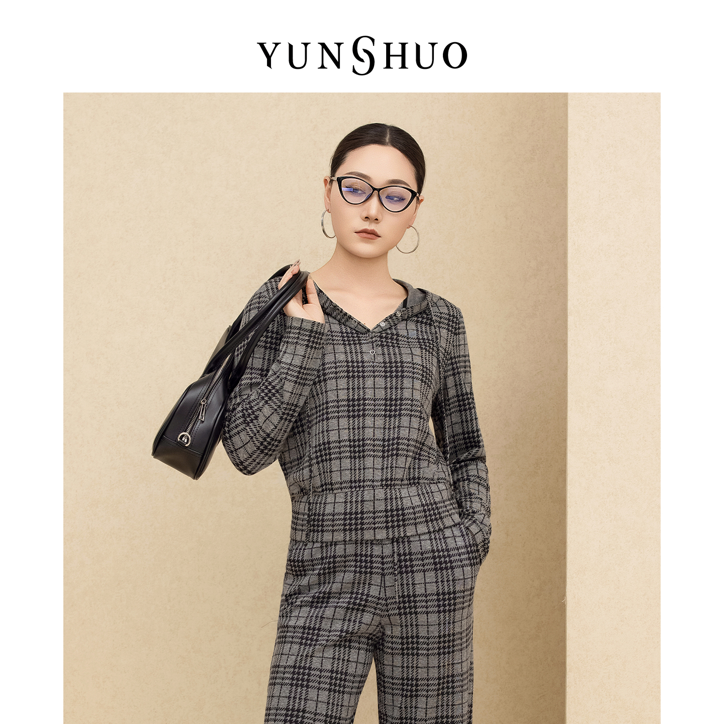 允硕新品时尚百搭气质休闲连帽套头格子女装V领简约上衣345191