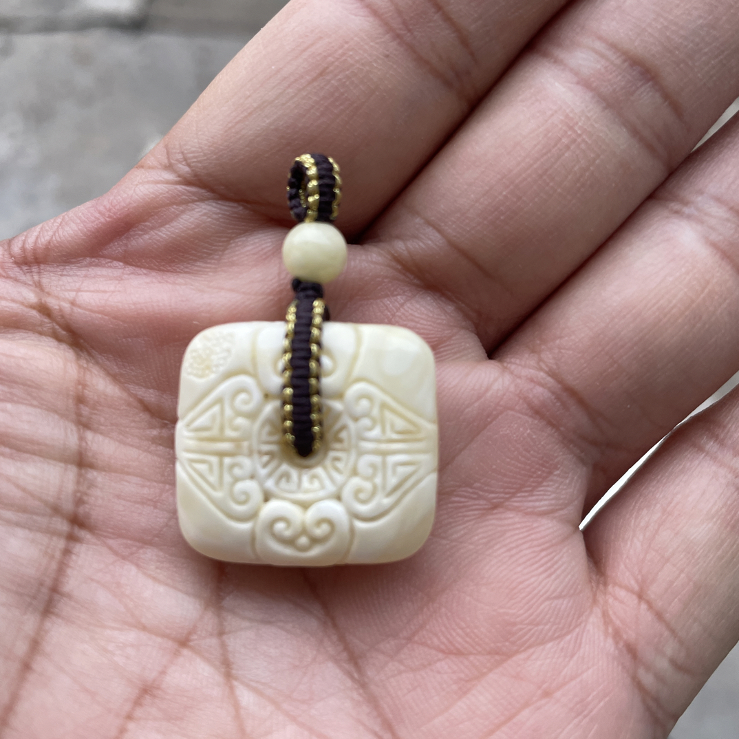 蜜蜡吊坠白蜜蔵扣4.34g22.1/23.7/9.8㎜