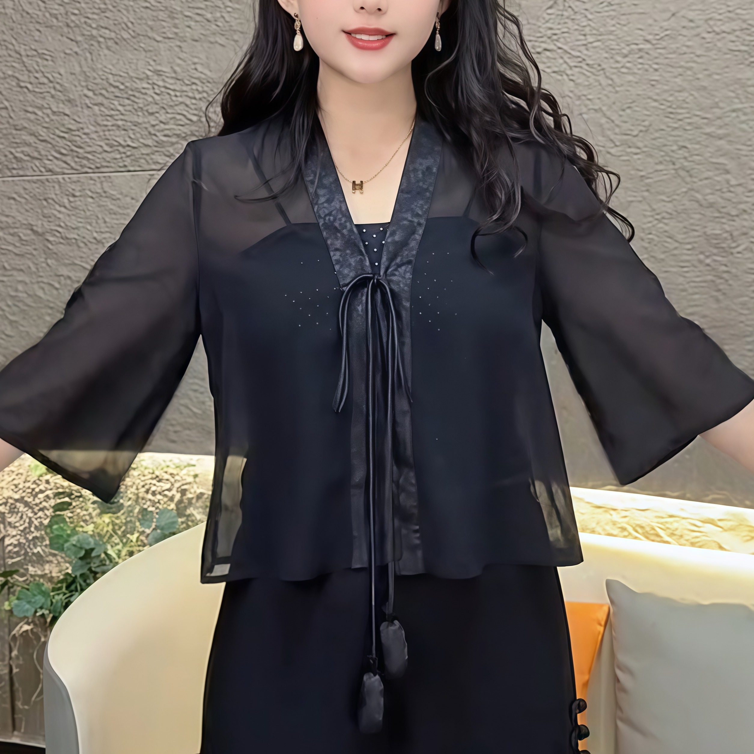 2025夏季新款时尚气质珍珠雪纺衫女洋气百搭小披肩黑色显瘦防晒衣