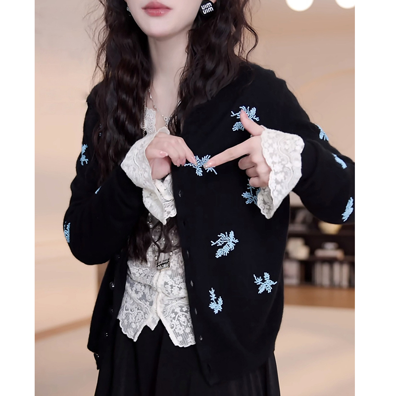 2025早秋新款设计师绣花雪花针织开衫长袖小众女装独特漂亮小衫