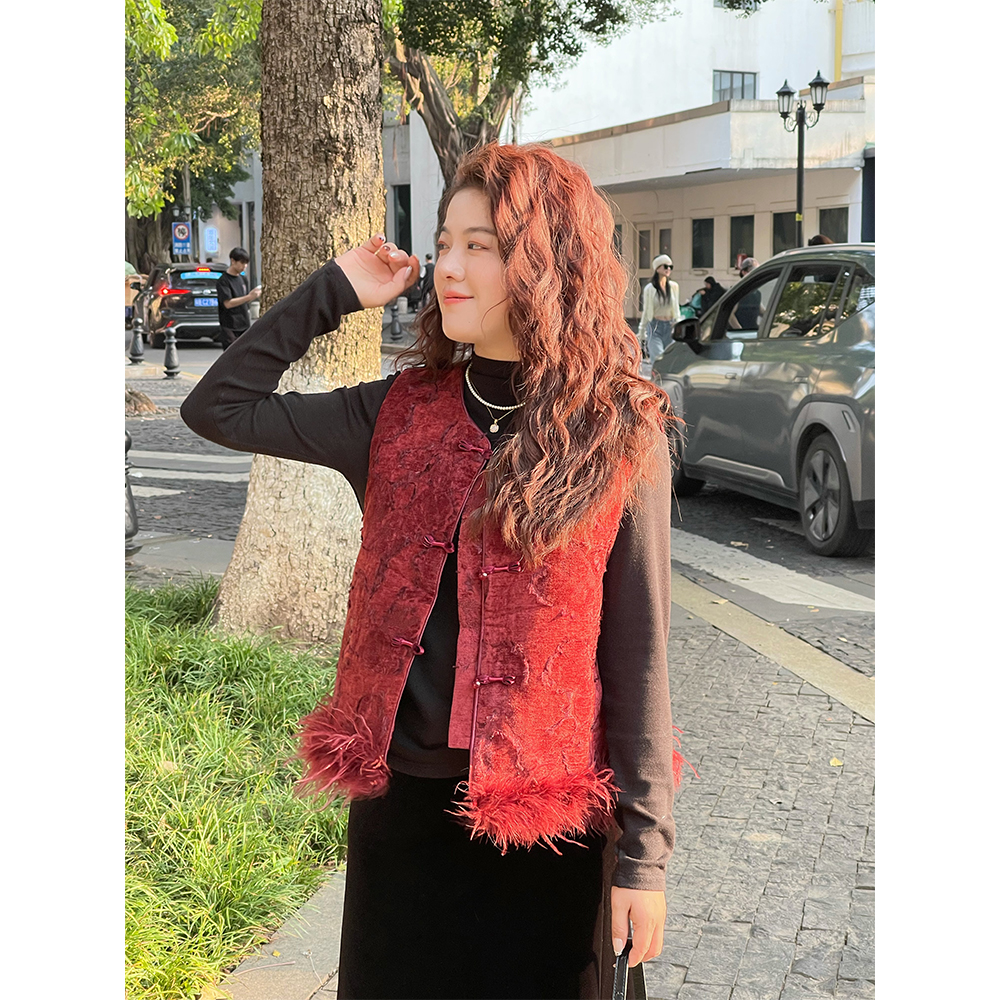 WenWen小个子25冬季新款中式新年红色长毛拼接修身马甲4686